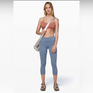 Lululemon Wunder Under Crop *Mid-Rise Full-On Luxtreme 21"
Oasis Blue